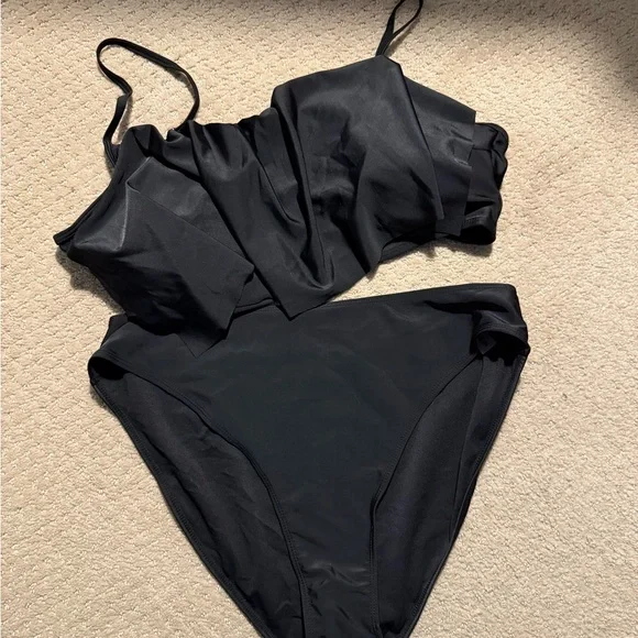 Bundle of 4 Plus Size Bathing Suits - Picture 3 of 8